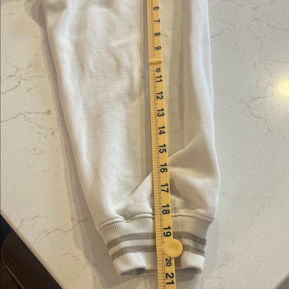 Taylor Swift Cream Sweatshirt with Graphic - Picture 6 of 6